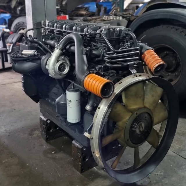Motor diesel em manutenção